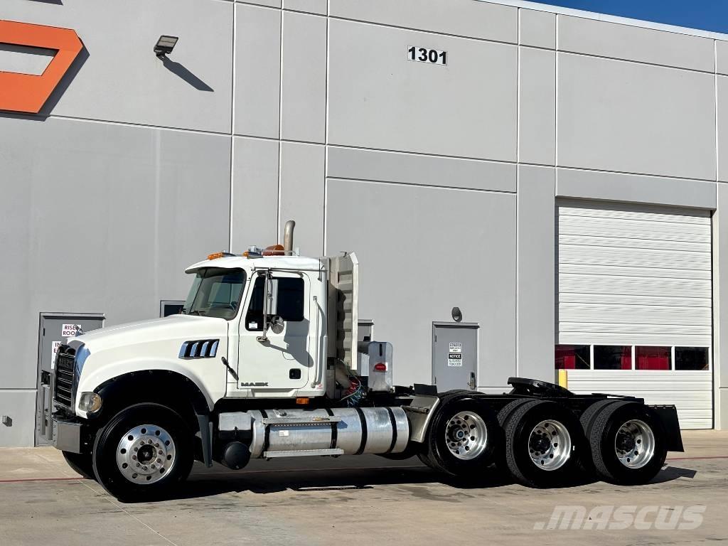 Mack GU713 وحدات الجر