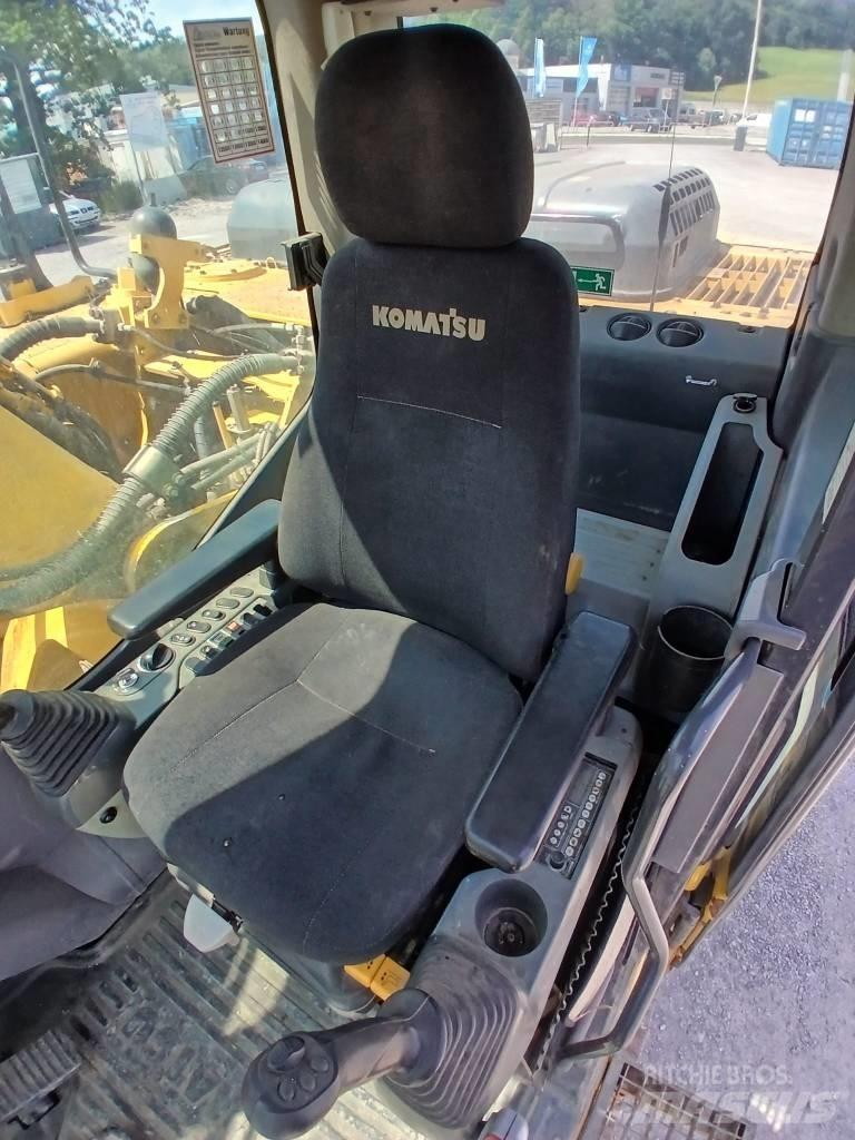 Komatsu HB 215 LC-1 حفارات زحافة
