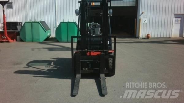 Manitou MI30G ST5 شاحنات الطرق الوعرة