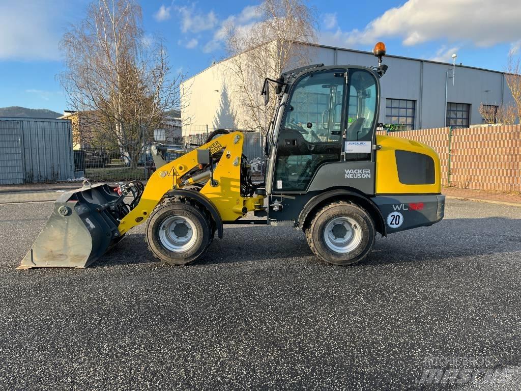 Wacker Neuson WL 32 لوادر بعجل