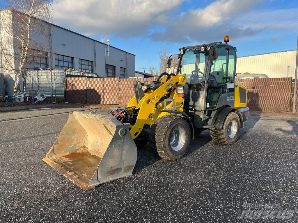 Wacker Neuson WL 32 لوادر بعجل