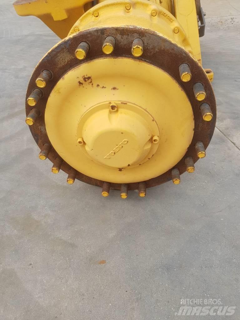 Volvo L 120 E محور العجلة