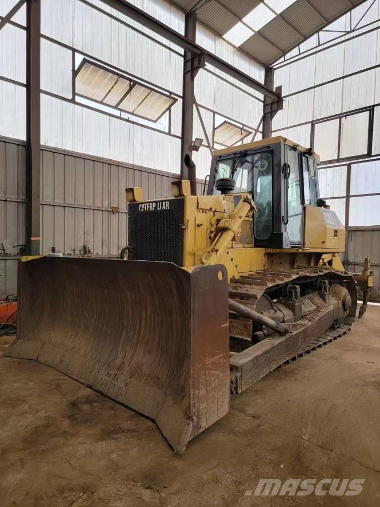 CAT D7G2 بلدوزرات مجنزرة