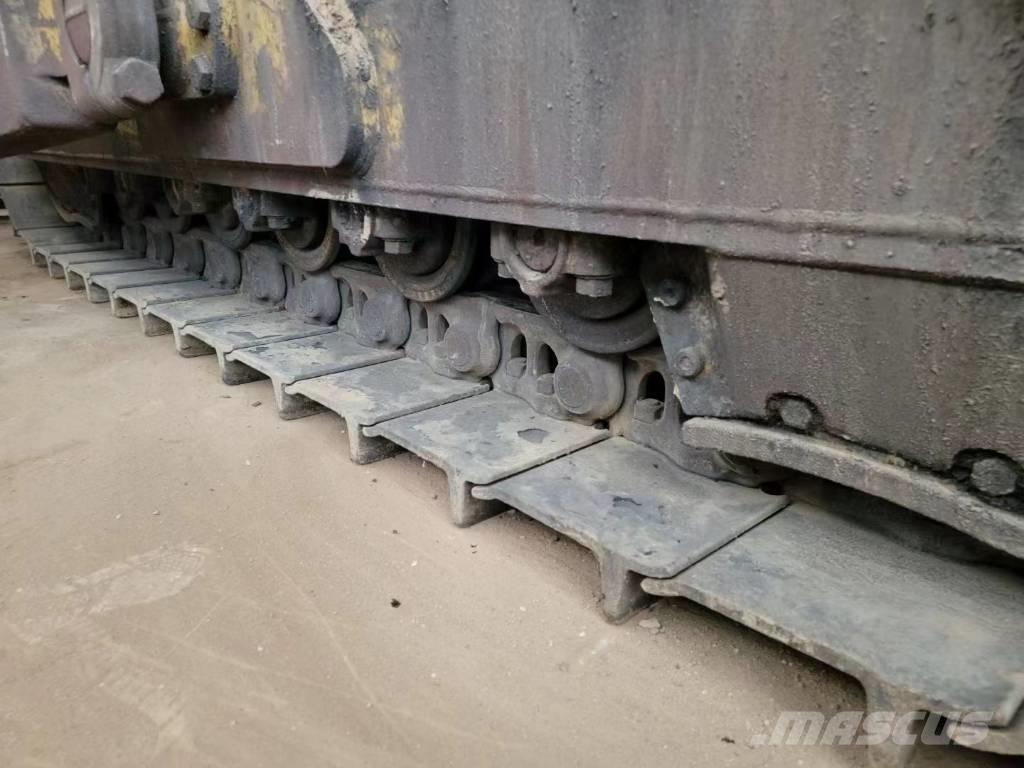 CAT D7G2 بلدوزرات مجنزرة