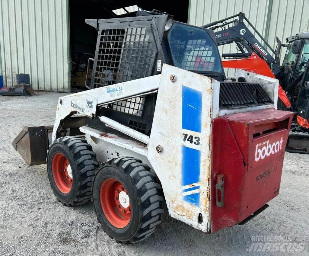Bobcat 743 لوادر انزلاقية التوجيه