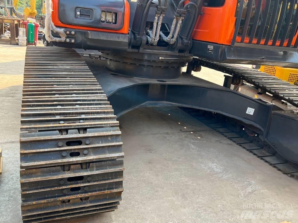 Doosan DX300 حفارات بعجل