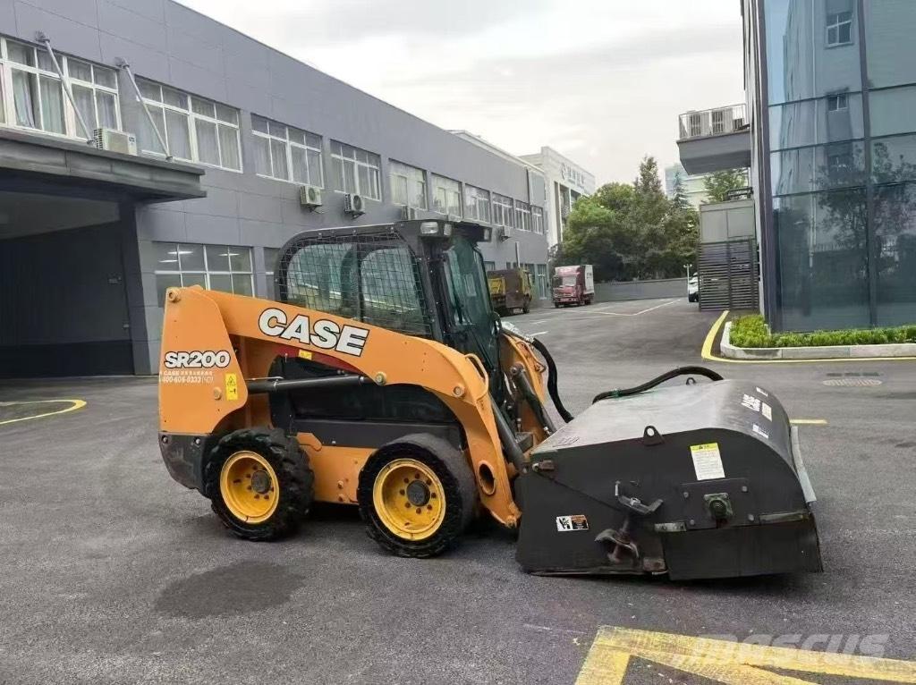 CASE SR 200 لوادر انزلاقية التوجيه