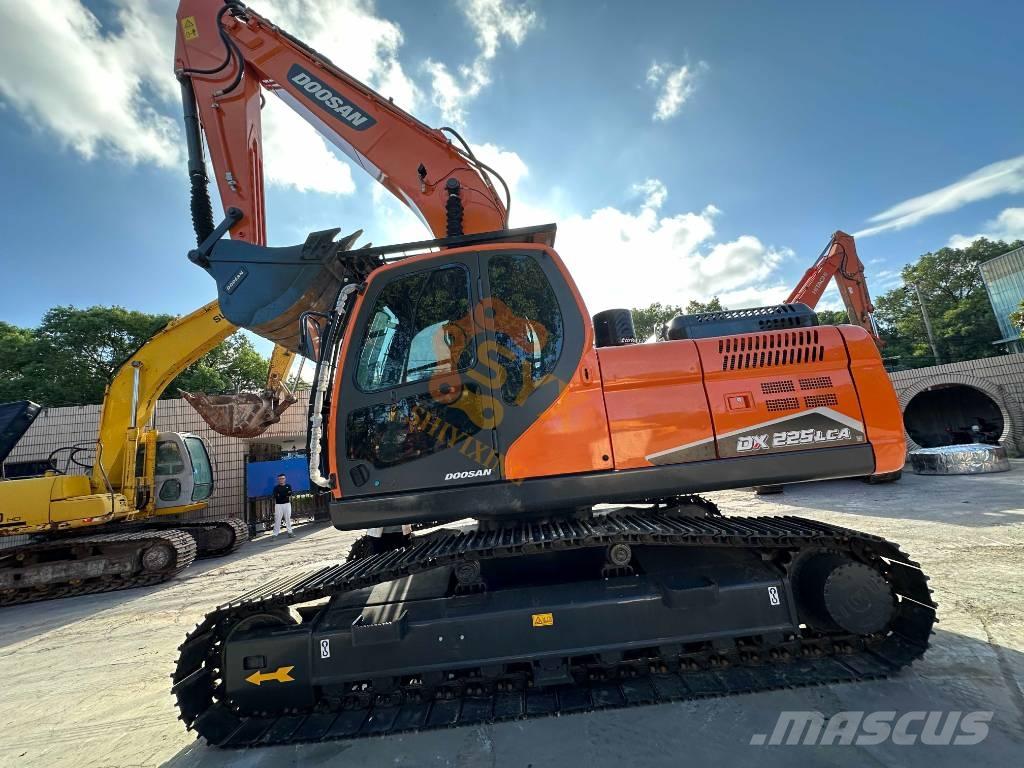 Doosan DX 225 LCA حفارات زحافة