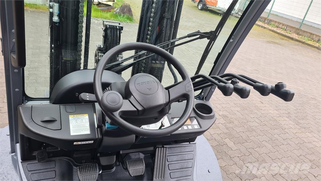 Toyota 02-8FGJF35 شاحنات LPG