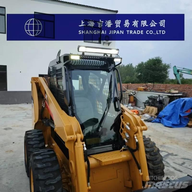 CAT 246 C لوادر انزلاقية التوجيه