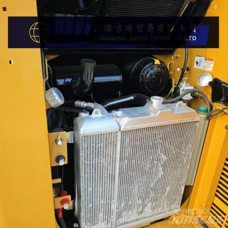 CAT 246 C لوادر انزلاقية التوجيه