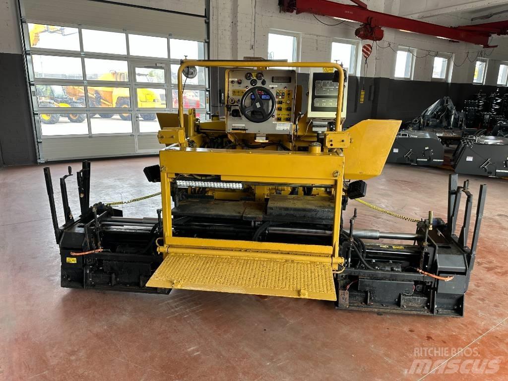 CAT AP 255 E معدات السفلتة