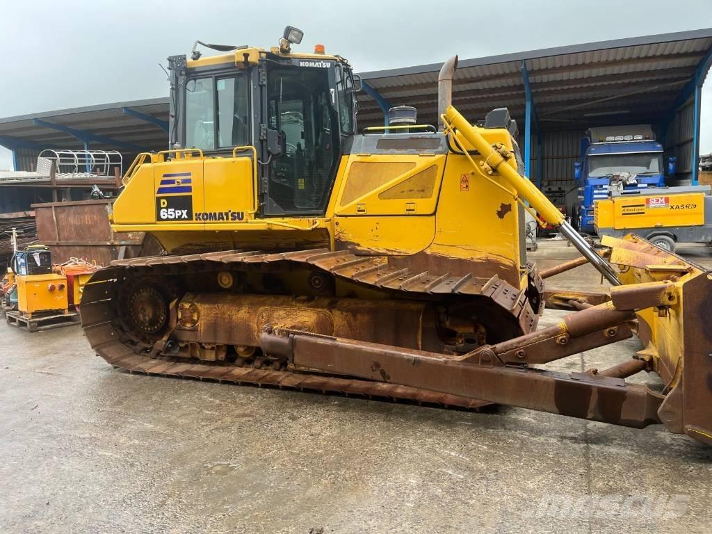 Komatsu 65 PX-17 بلدوزرات مجنزرة