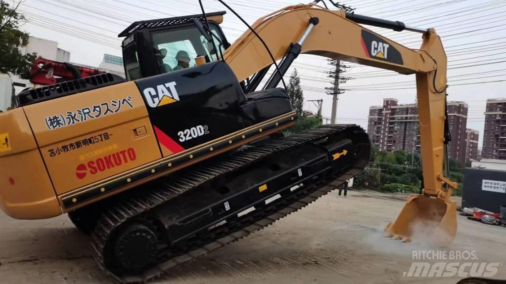 CAT 320 D حفارات زحافة