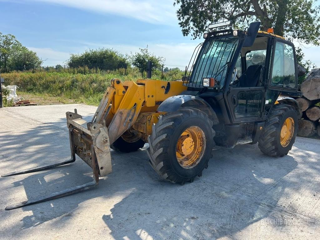 JCB 531-70 مناولات متداخلة
