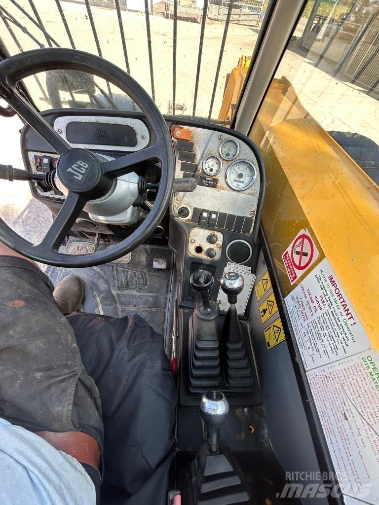 JCB 531-70 مناولات متداخلة