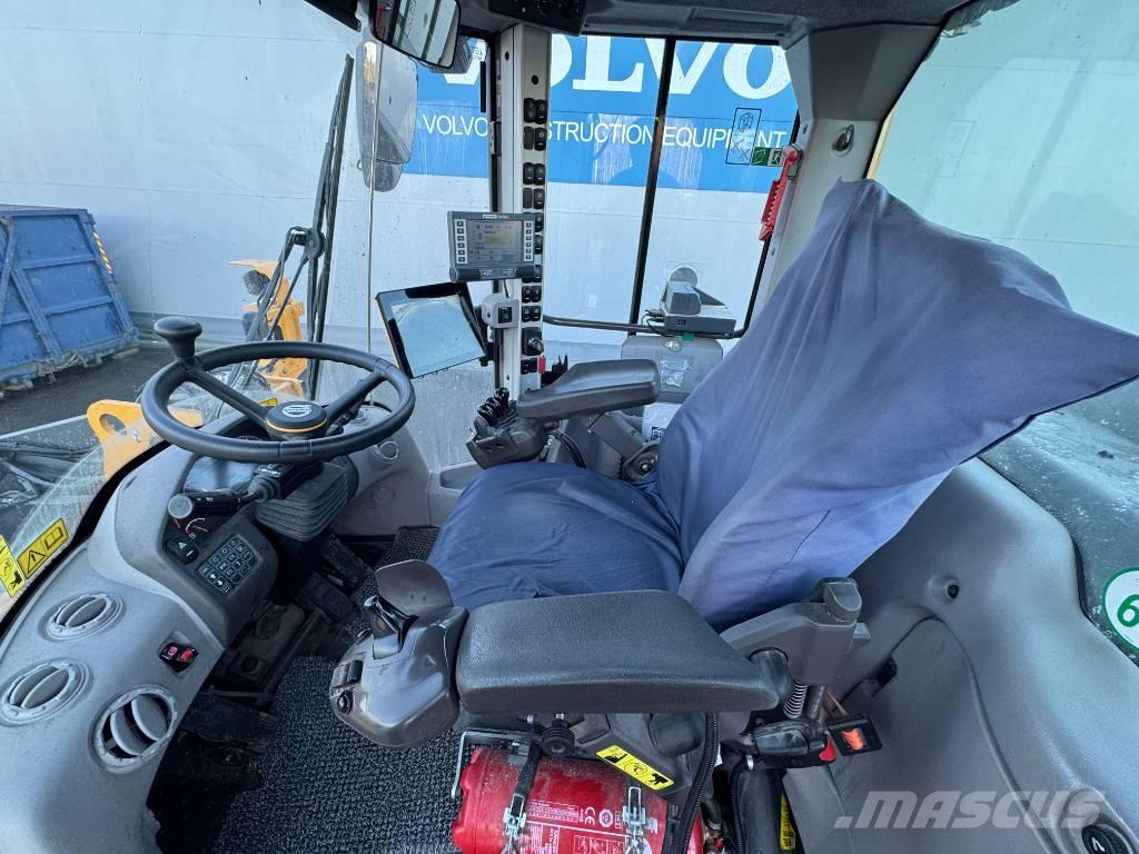 Volvo L 120 H لوادر بعجل