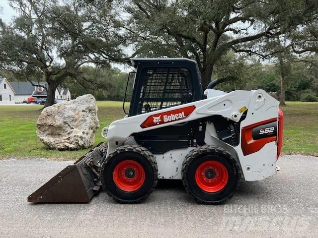 Bobcat S 62 لوادر انزلاقية التوجيه