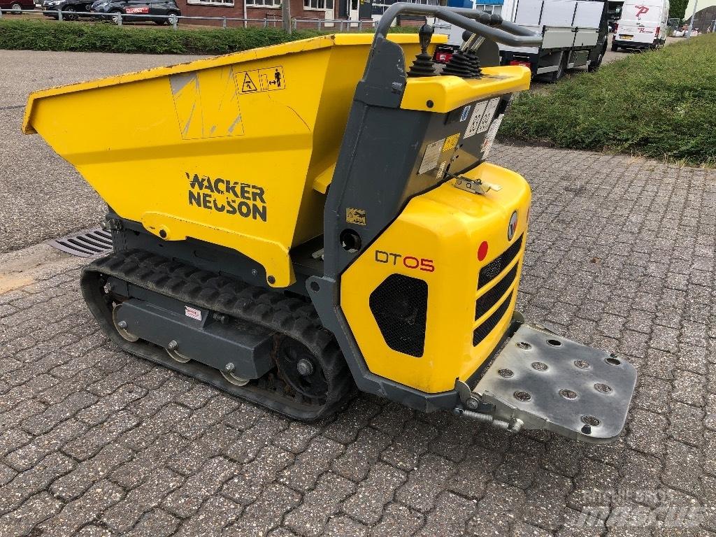 Wacker Neuson DT 05 عربات نقل قلابة مجنزرة
