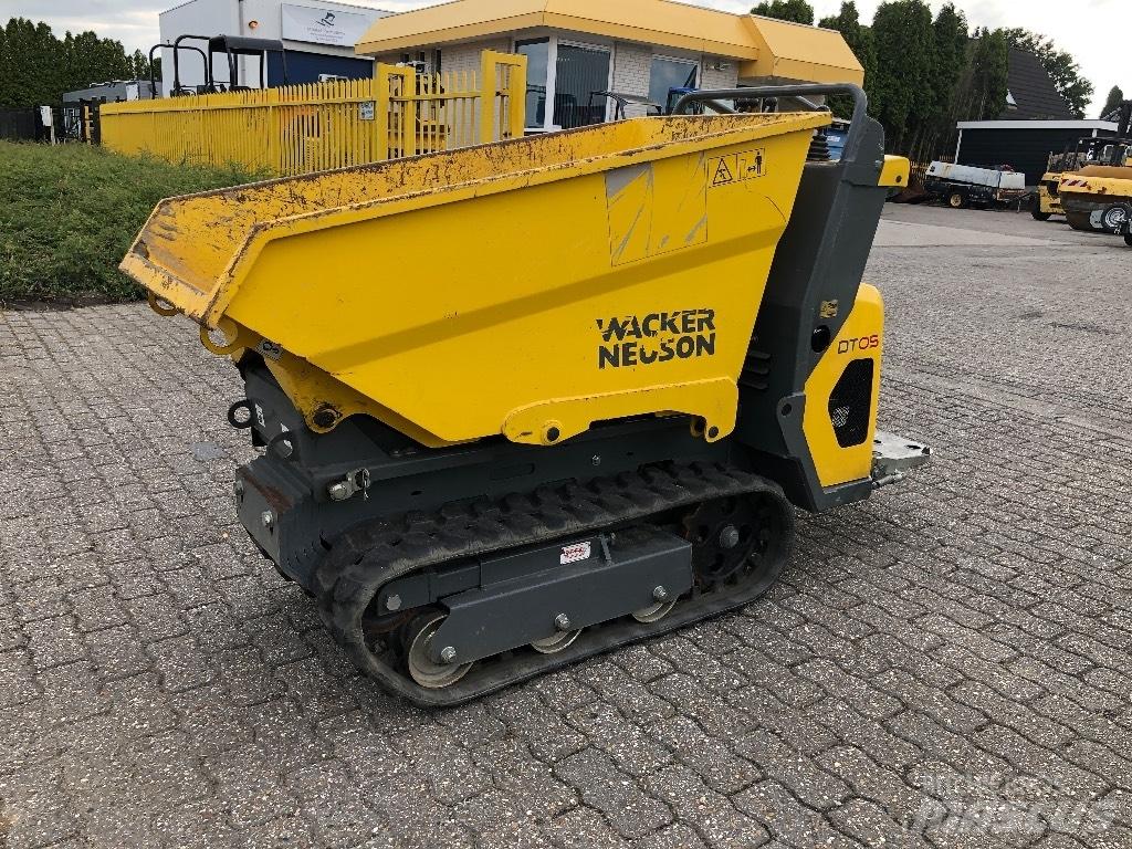 Wacker Neuson DT 05 عربات نقل قلابة مجنزرة