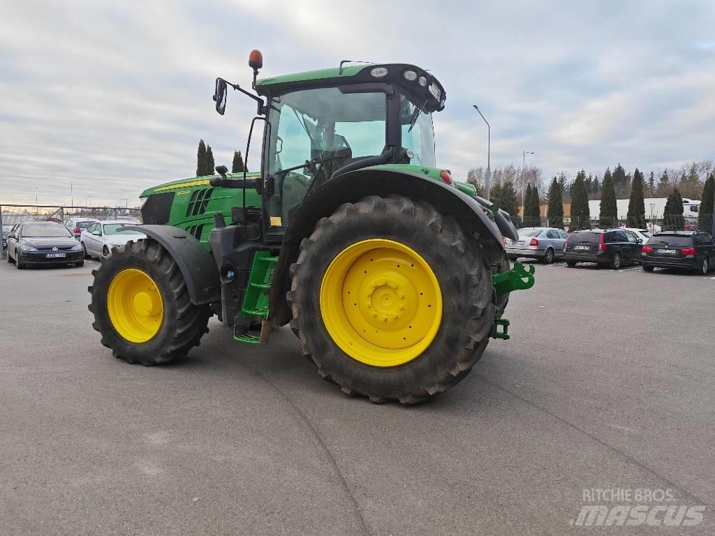 John Deere 6215 R الجرارات