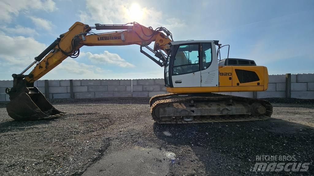 Liebherr R 920 LC حفارات زحافة
