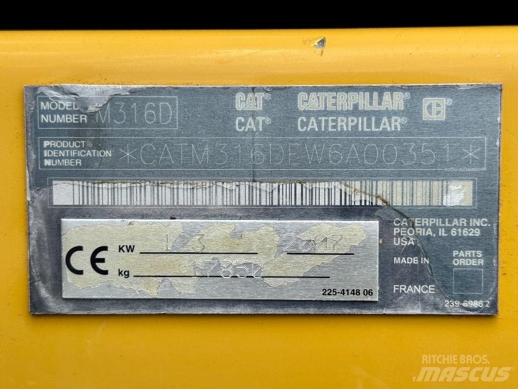 CAT M 316 D حفارات بعجل
