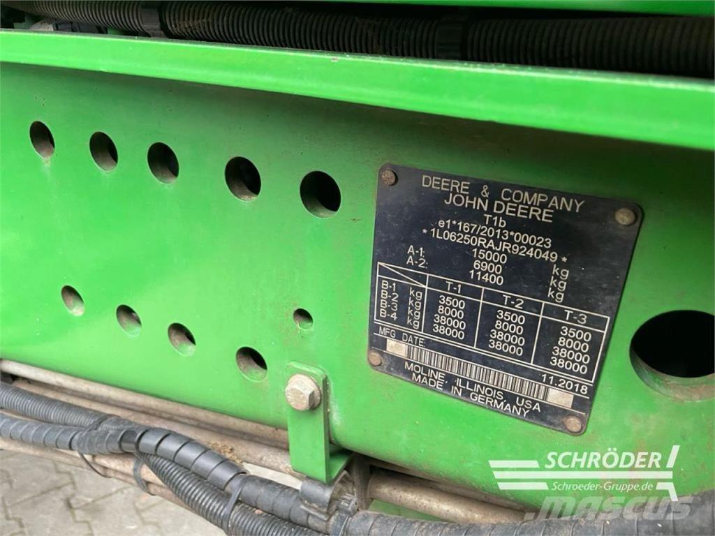 John Deere 6250 R الجرارات