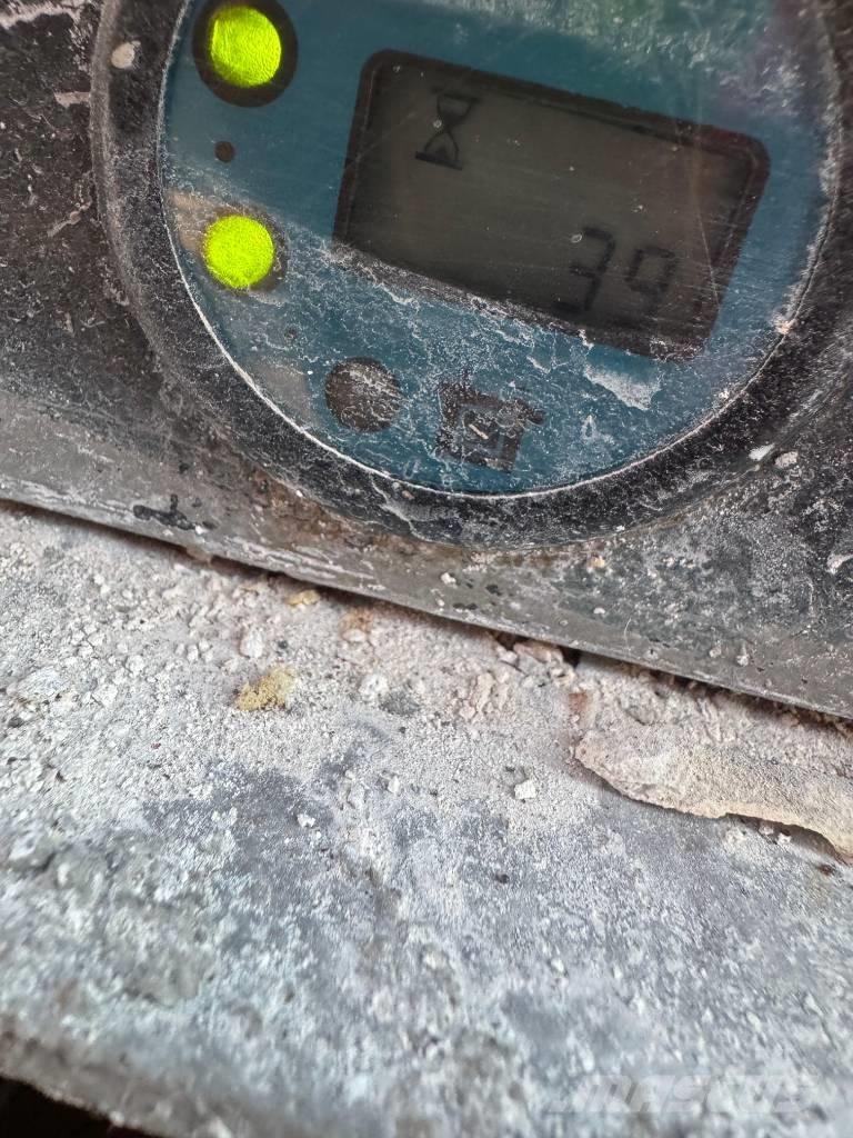 Haulotte Compact 8 رافعات مقصية الشكل