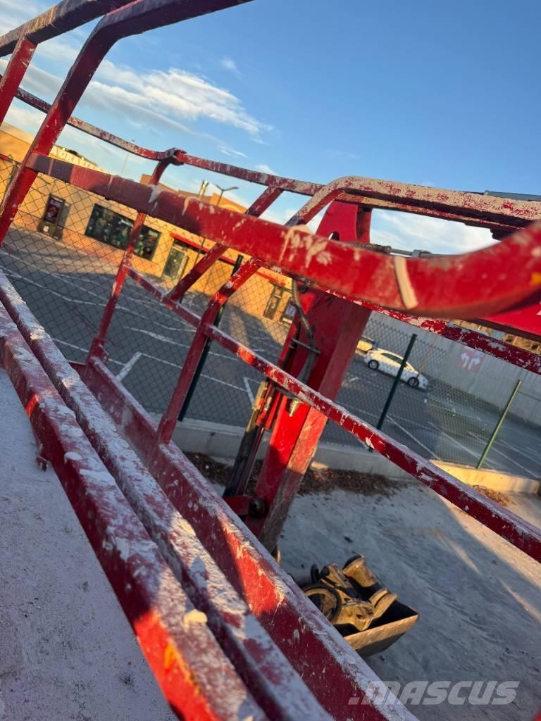 Haulotte Compact 8 رافعات مقصية الشكل