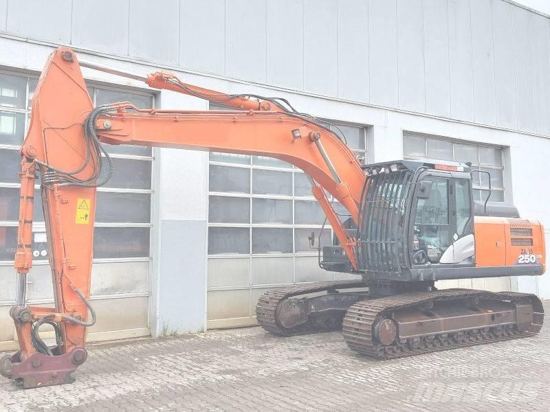 Hitachi ZX 250 LCN-6 حفارات زحافة