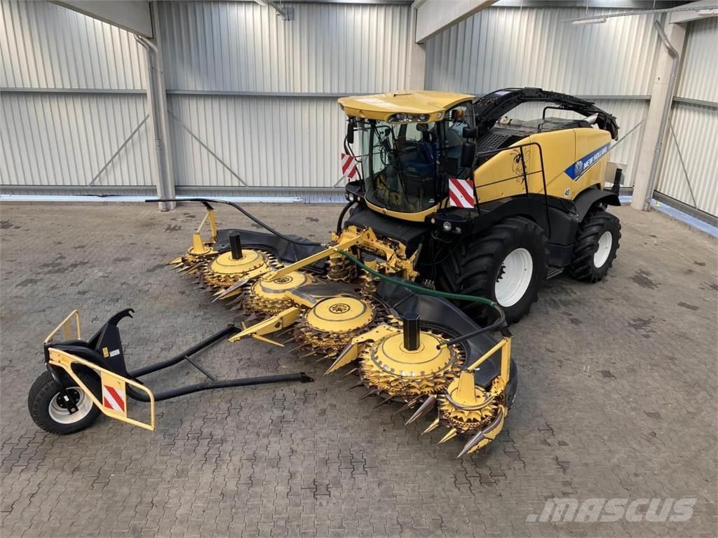 New Holland FR700 علافات ذاتية الدفع