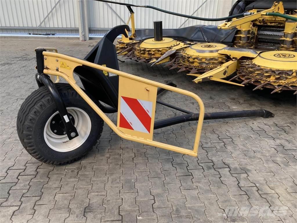 New Holland FR700 علافات ذاتية الدفع