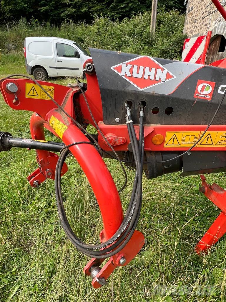 Kuhn GF8702T GII مكابس وميبسات التبن
