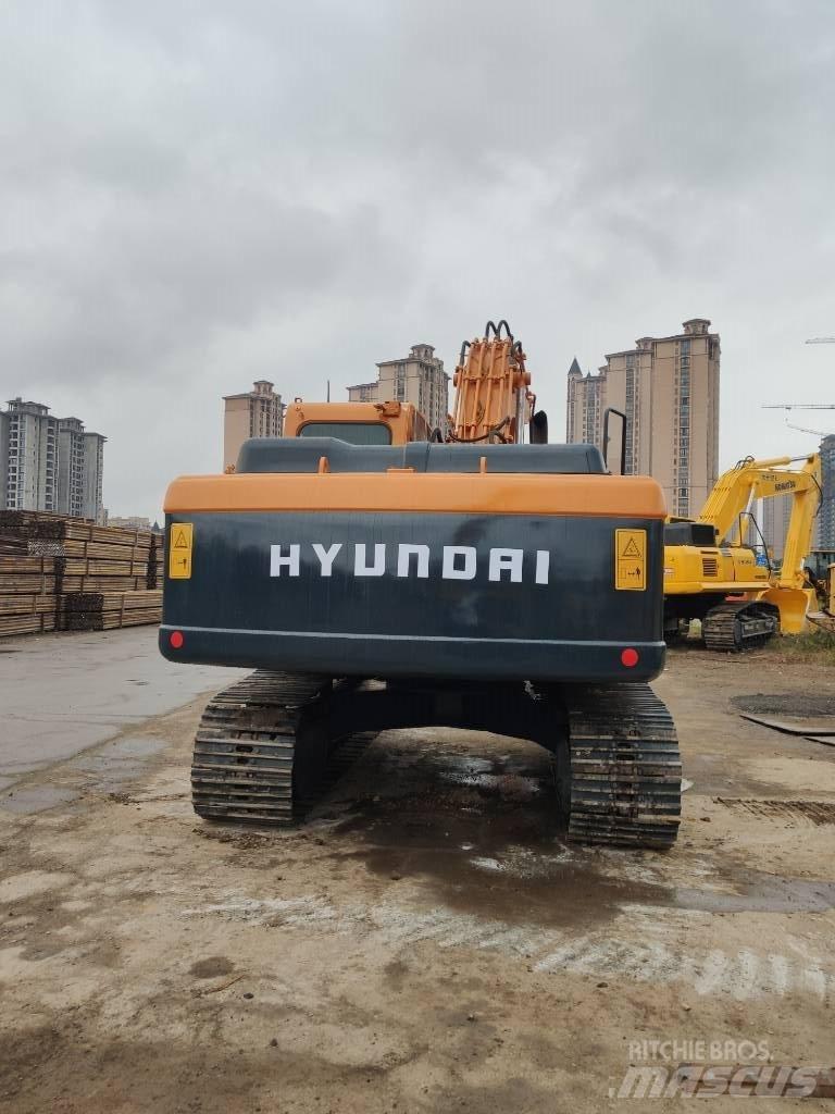 Hyundai R220LC-9S حفارات زحافة