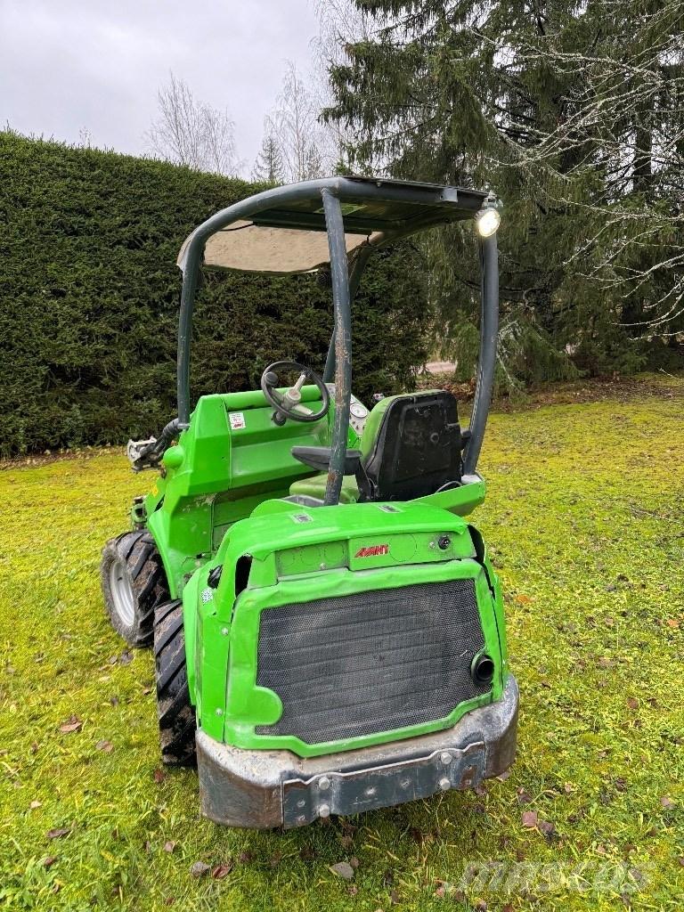 Avant 528 لوادر متعددة الأغراض