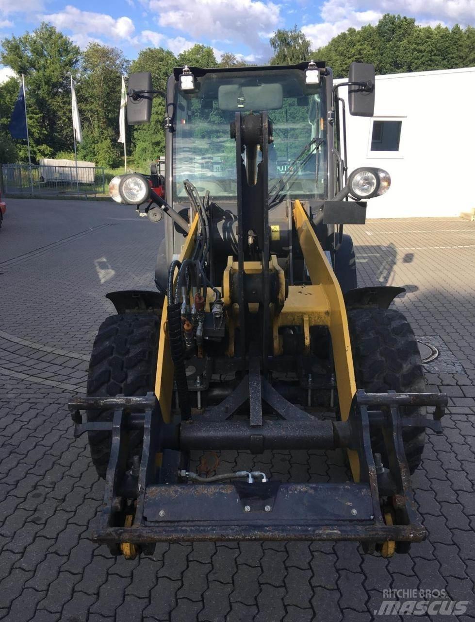 New Holland W50c لوادر بعجل