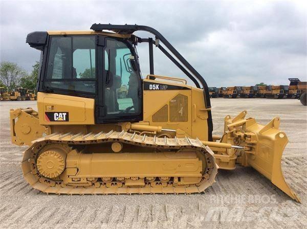 CAT D 5 K LGP بلدوزرات مجنزرة