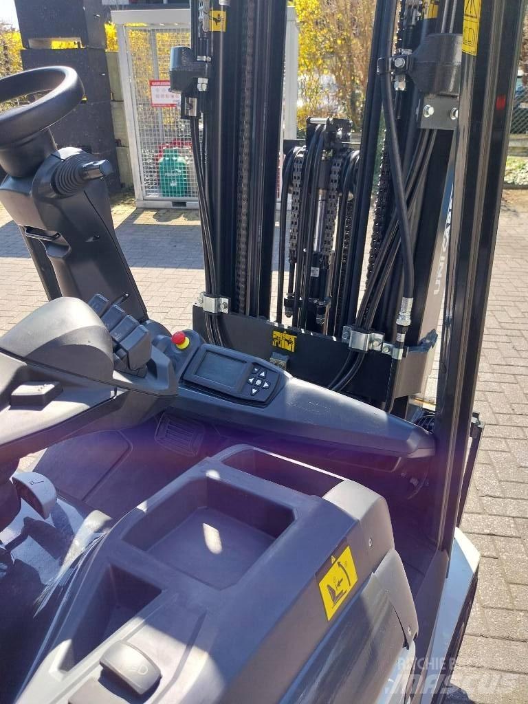 UniCarriers MX 25 شاحنات ذات رافعات شوكية تعمل بالكهرباء