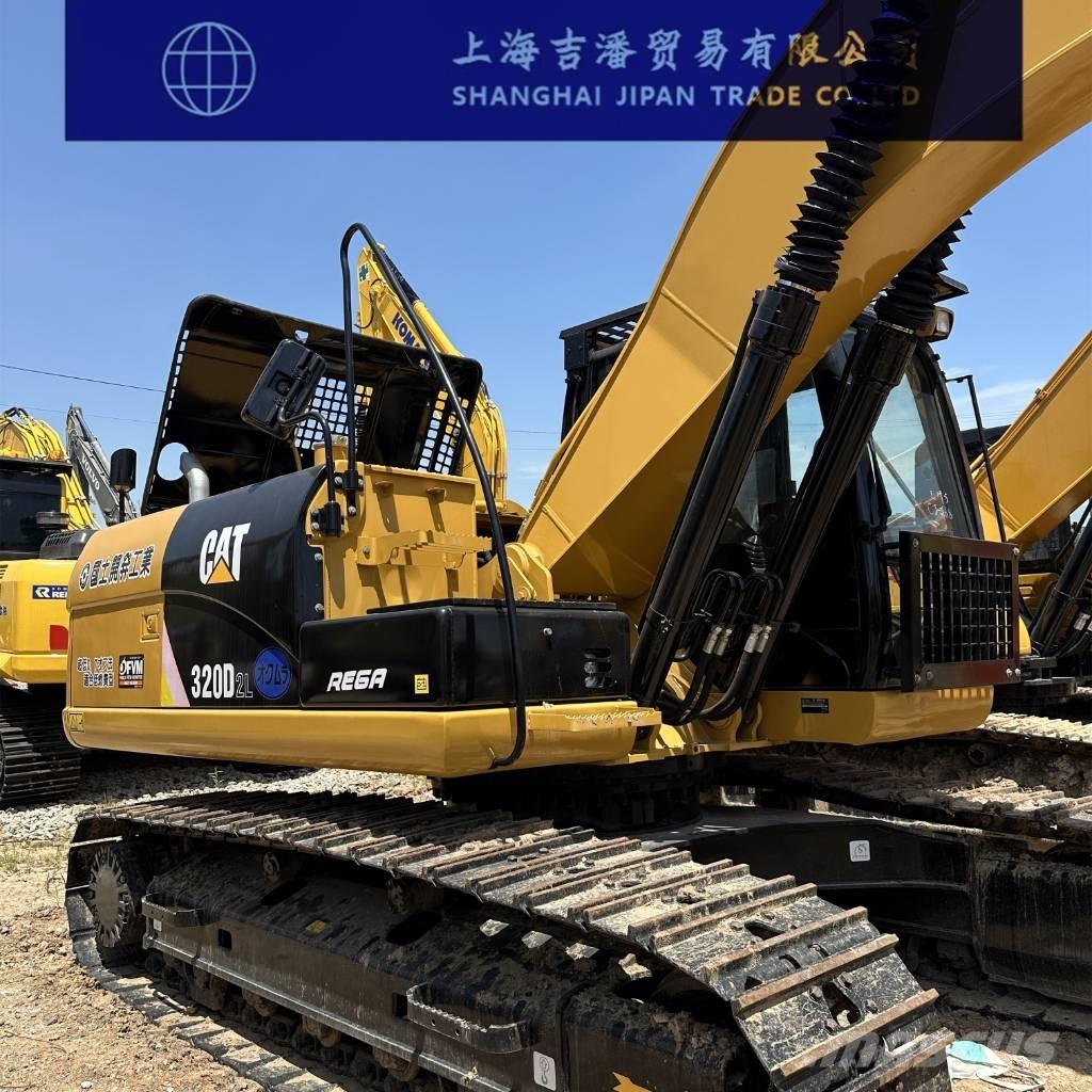 CAT 320 D حفارات زحافة