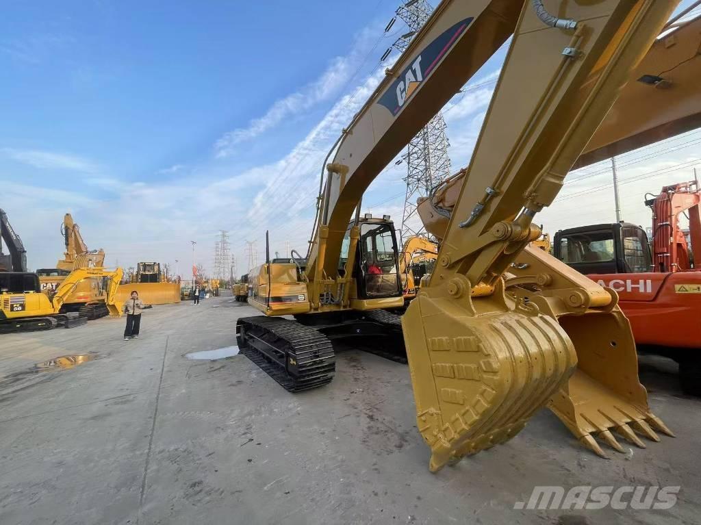 CAT 320 B حفارات زحافة