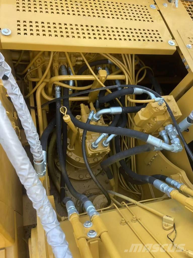 CAT 320 B حفارات زحافة