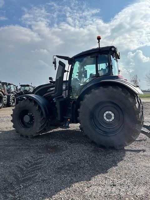 Valtra T 235 D الجرارات