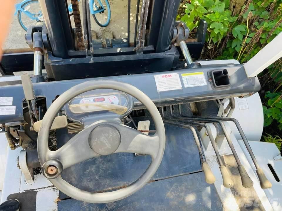 TCM FD100Z8 شاحنات الديزل