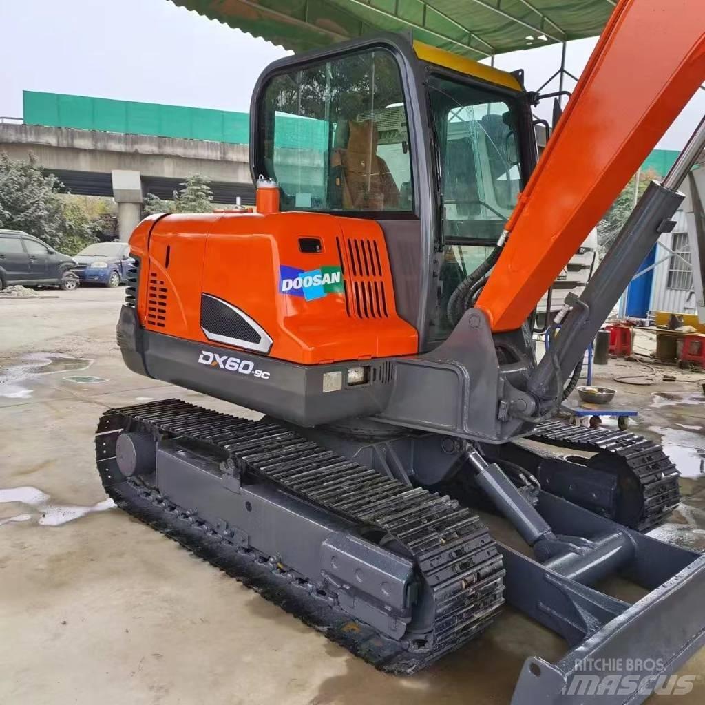 Doosan DX 60-9 C حفارات زحافة