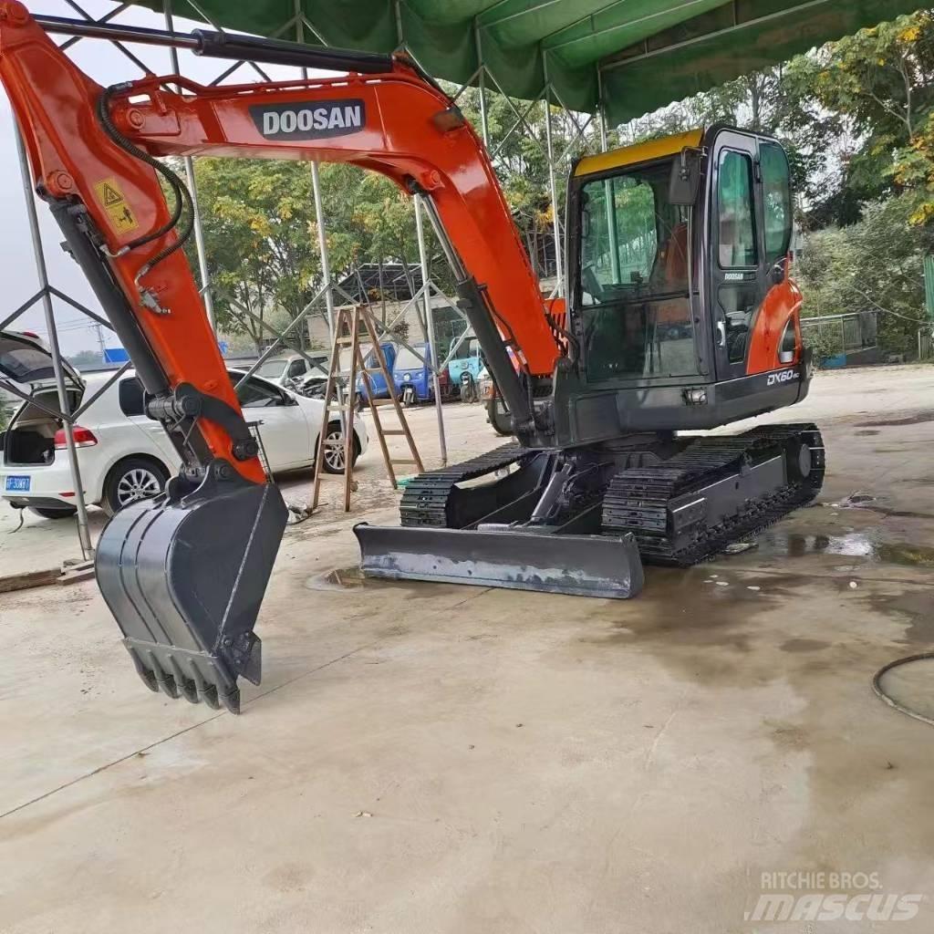 Doosan DX 60-9 C حفارات زحافة