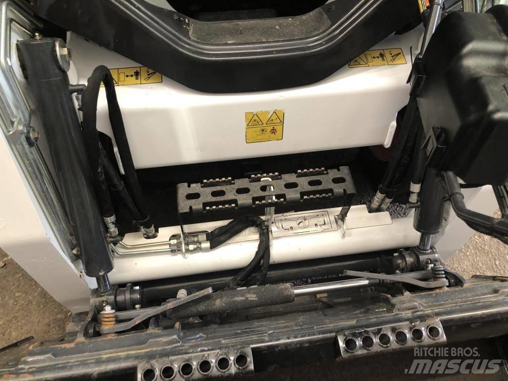 Bobcat S 450 لوادر انزلاقية التوجيه