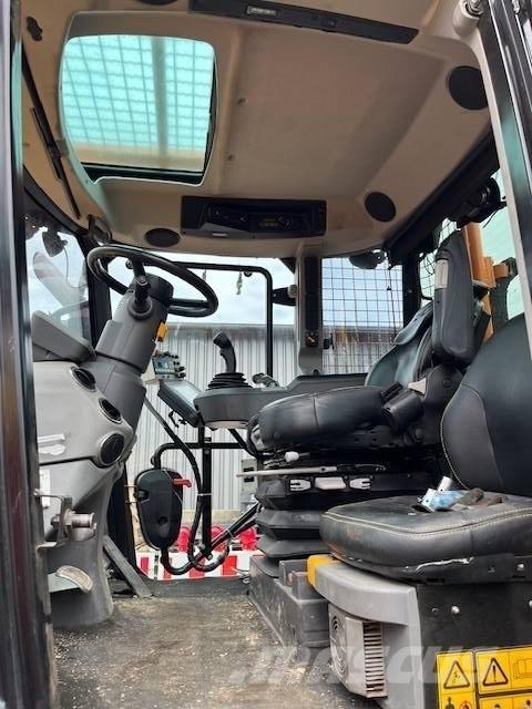 JCB Fastrac 4220 الجرارات