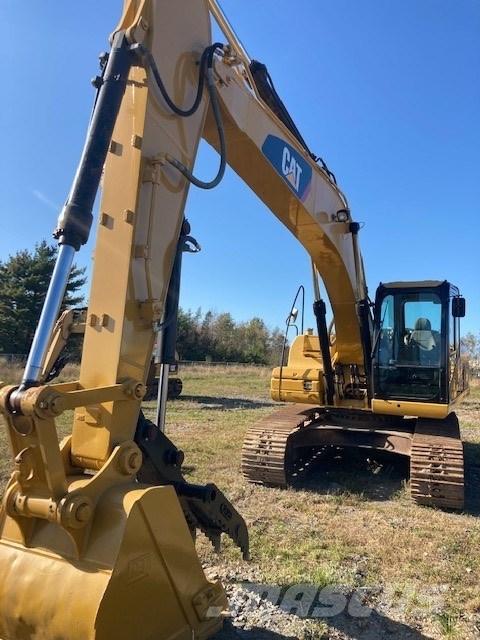 CAT 320 D حفارات زحافة