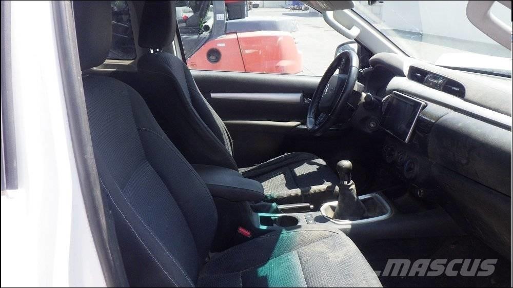 Toyota Hilux 4 شاحنات خفيفة/مفصلية الجوانب